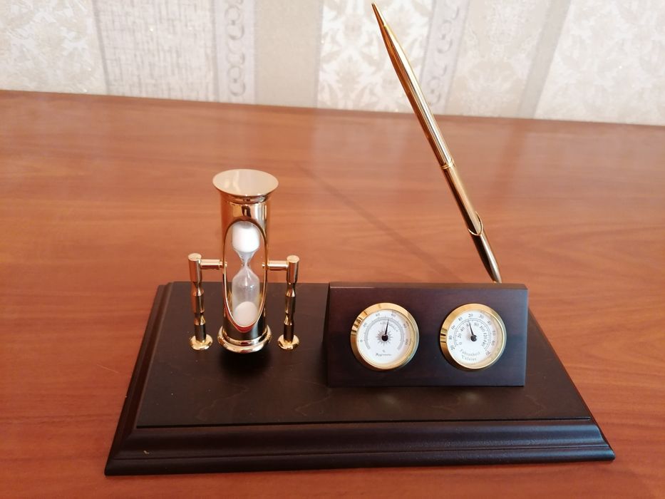 Set nou cești cafea, instrumente birou, ceas perete, troler