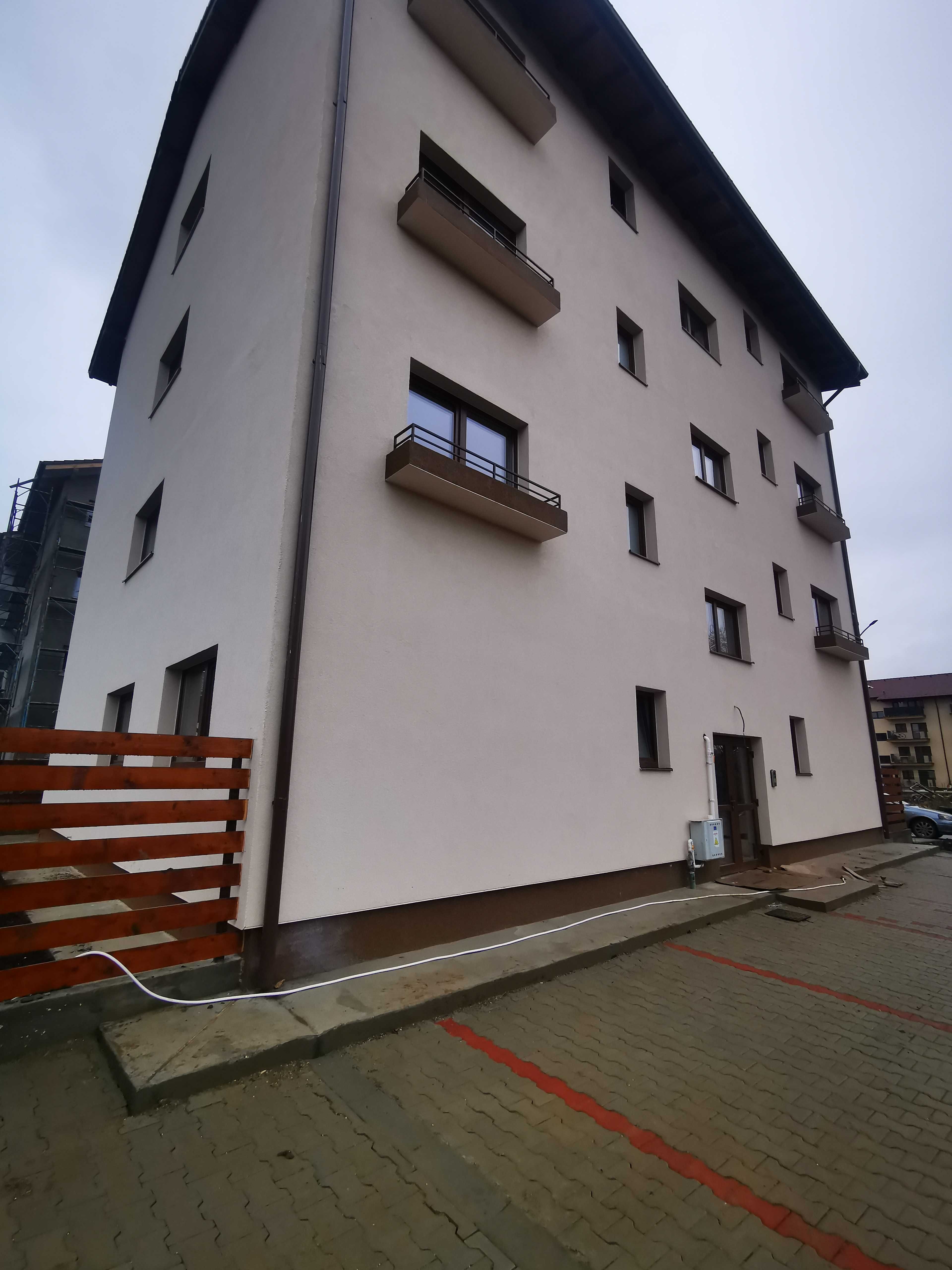 Apartament cu 3 camere, cu 2 bai, cu loc de parcare inclus