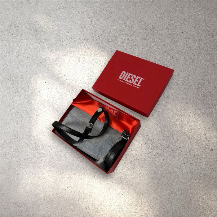 Geantă Diesel din piele neagră – nouă în cutie