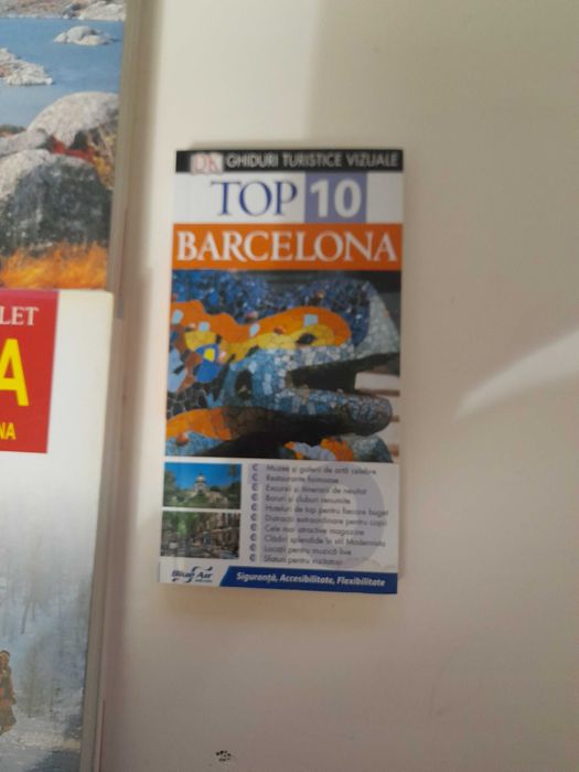 PF vand 8 ghiduri turistice ed. Aquila + 1 ghid turistic Barcelona