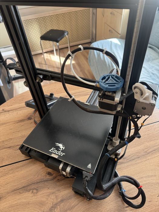 Продам 3д принтер Ender3 v2