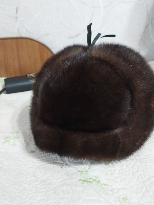 Продам две шапки норковые
