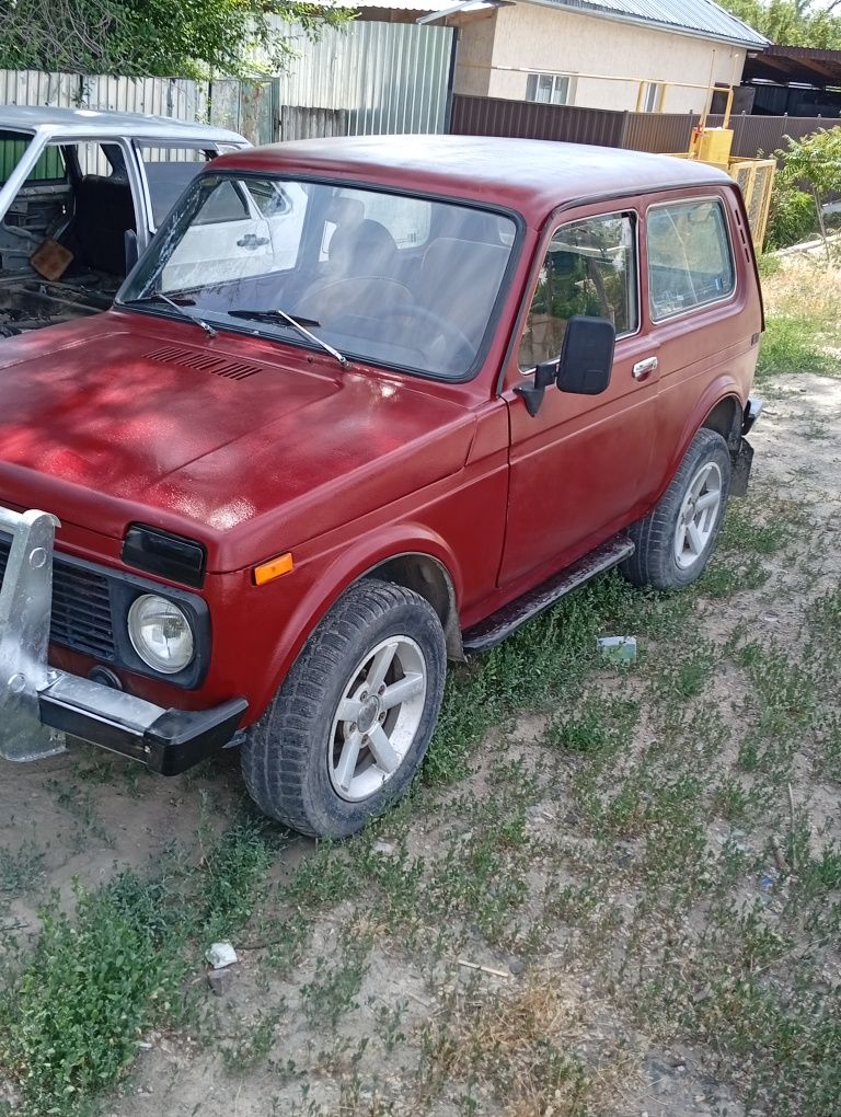 Продам ниву на ходу вложений нет