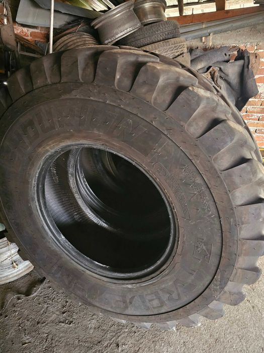 Продавам Гуми за багер VREDESTEIN - 480/80 26 - 18.4 - 26