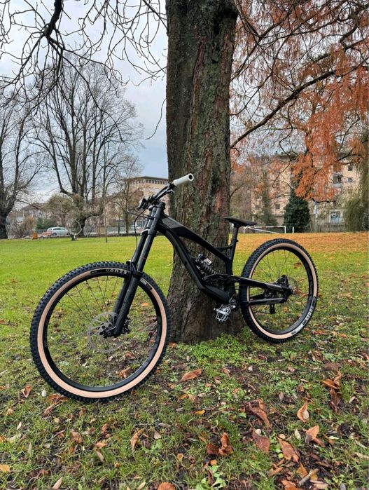 Велосипед YT Tues AL 27.5 Downhill