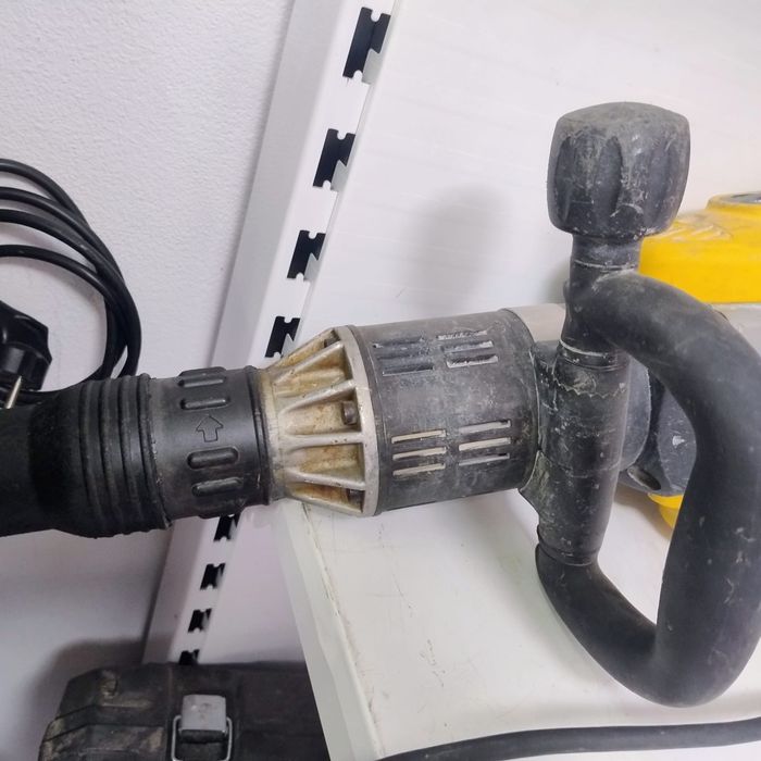 Ciocan demolator De Walt Amanet Canta