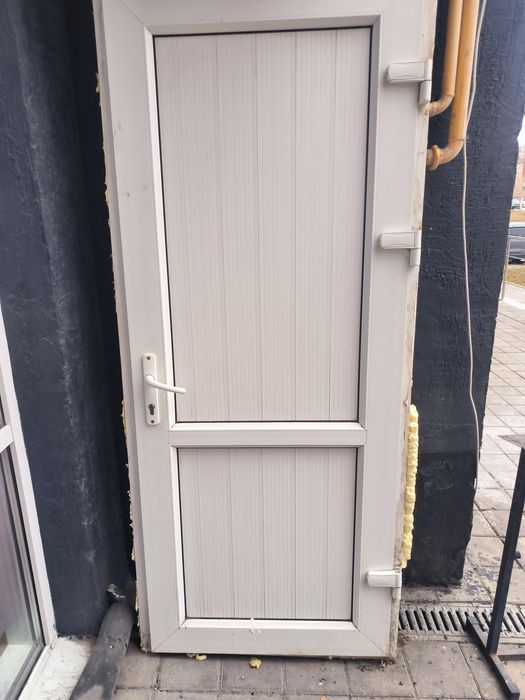 Дверь пластиковая 80 на 2 метра