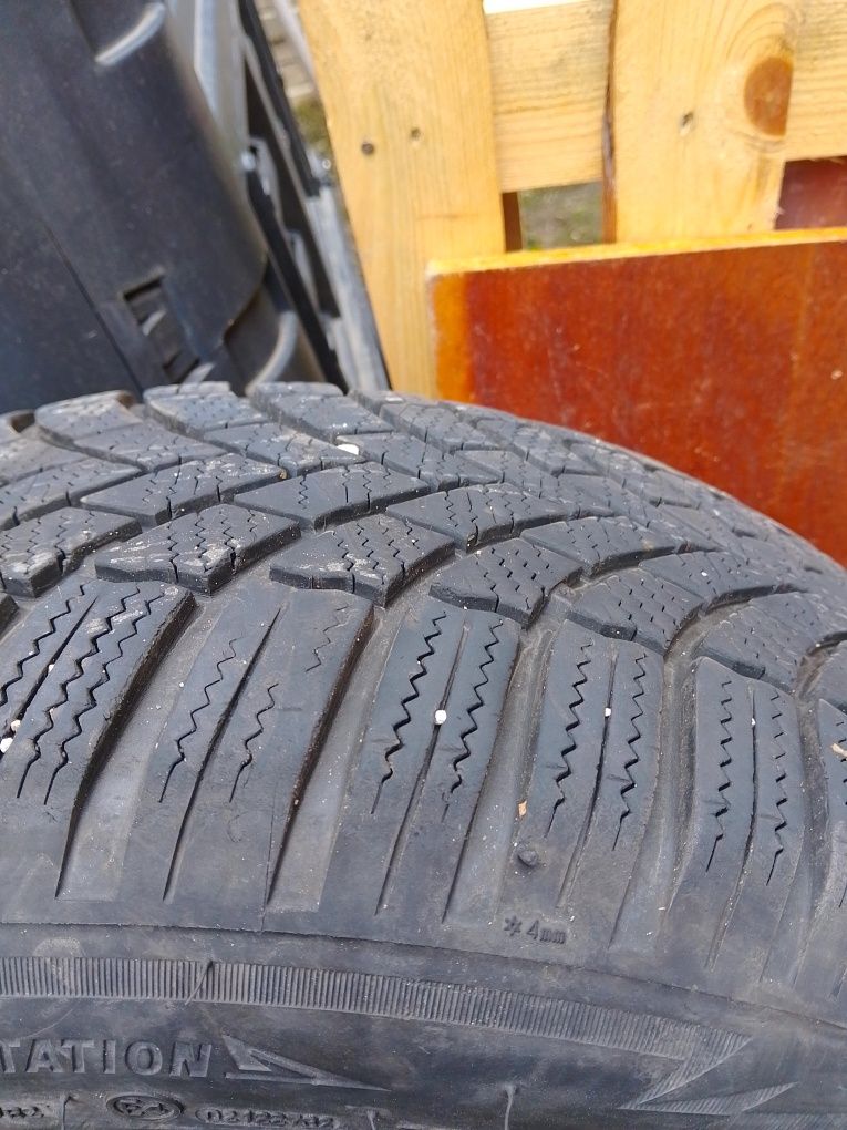 Зимни гуми 2бр. BRIDGESTONE дот.22г. 225/50/17. 7мм.грайфер.