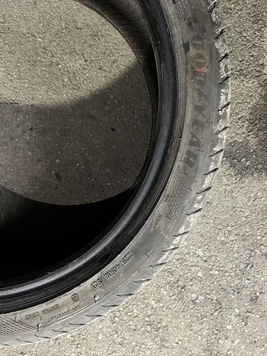 Продавам 4бр летни гуми-225/40/R18 и 255/35/R18