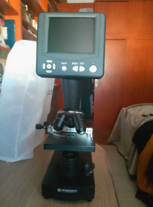 Продавам микроскоп Bresser