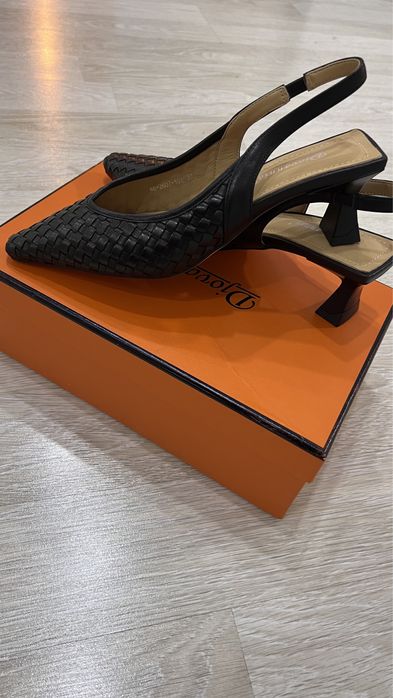 Продаётся кожанные туфли от Djovannia. 37,39 размер.