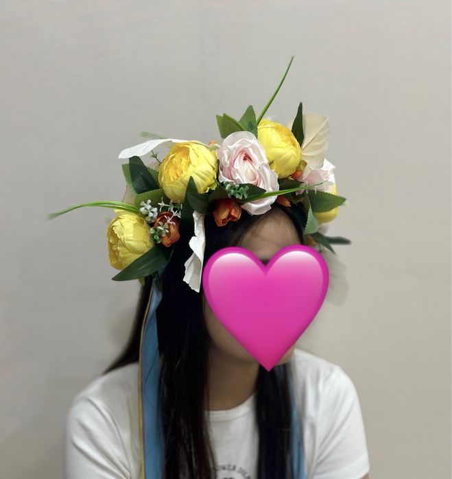 Венок на голову. Ободок с цветами и лентами