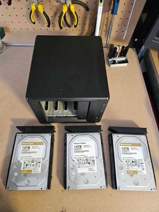 Synology DS918+ NAS сървър - 3x 10TB WD Gold