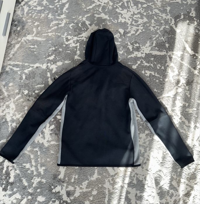 Nike Tech Fleece – Gri/Negru (doar hanorac)