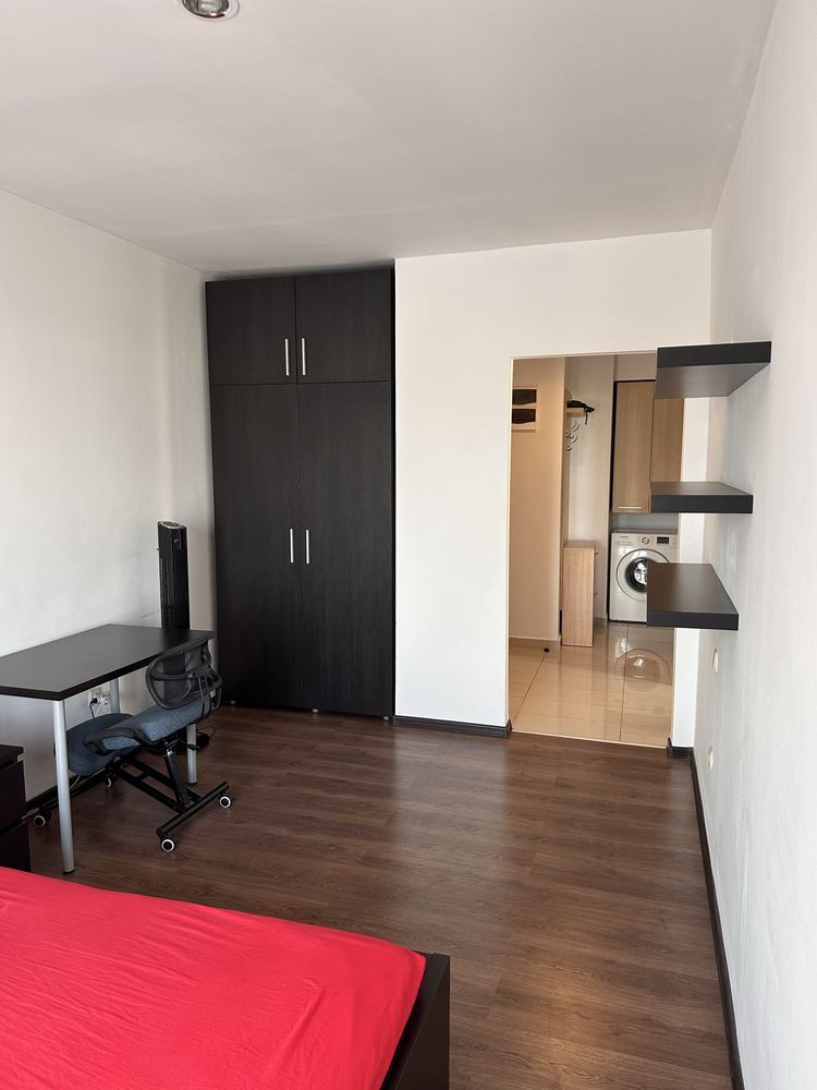 Studio 2 camere, faza 1, Cosmopolis