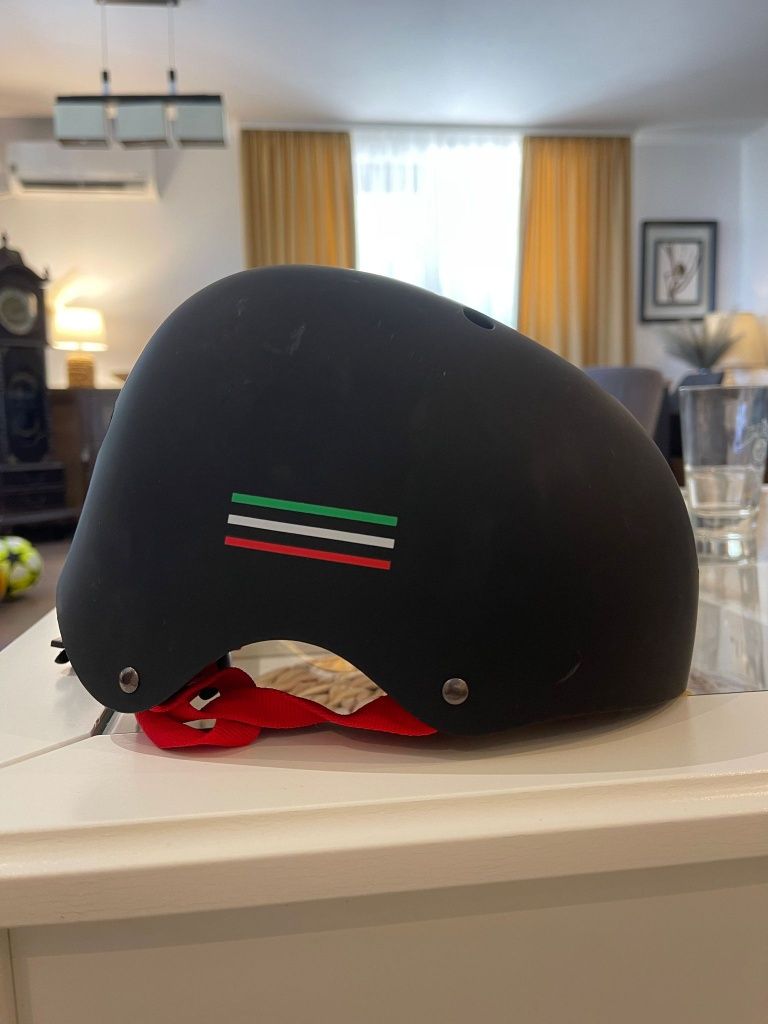 Ferrari каска,насочени,налакътниции предпазители за ръце