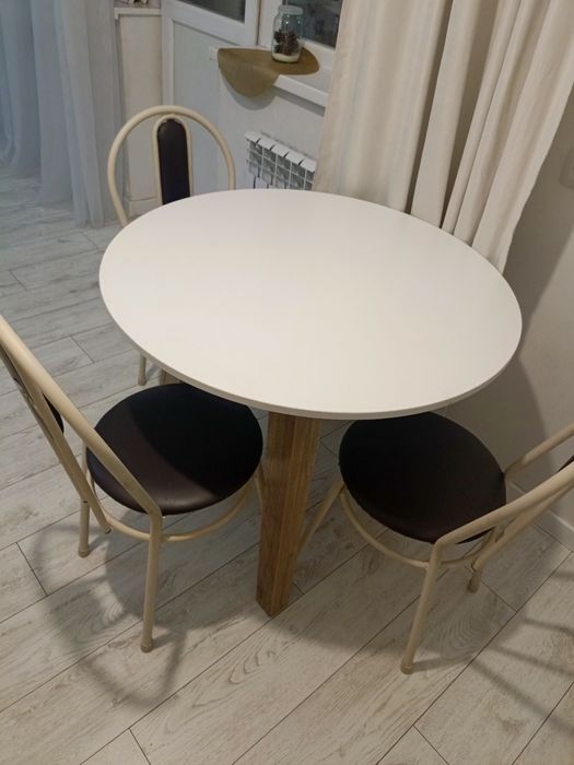 Продам срочно стол