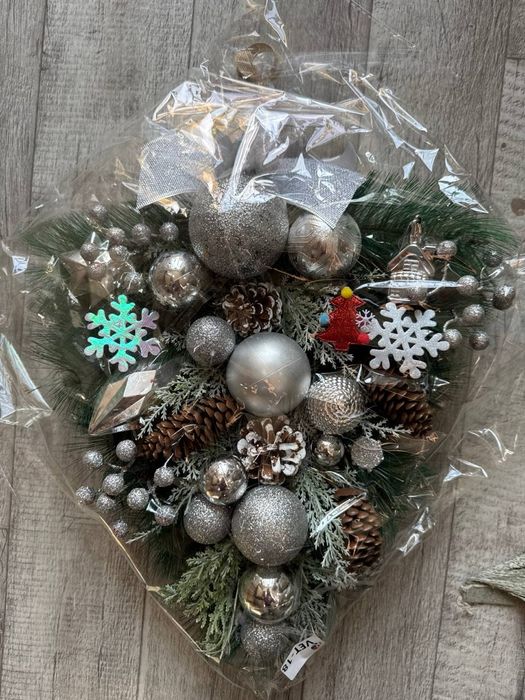 Янги йил арча ӯйинчоқлари.