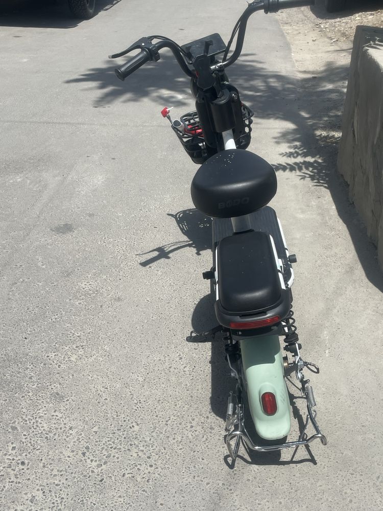 Bodo elektro skuteri sotiladi holati yaxshi. Narxini kelishamiz