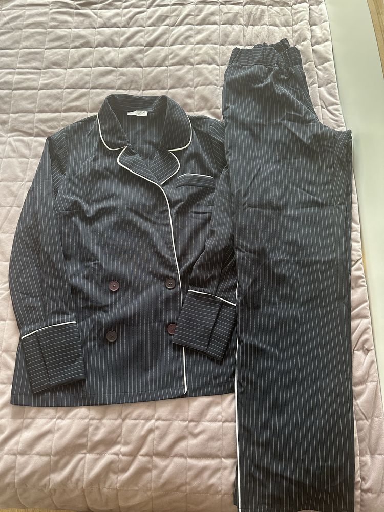 Продам набор одежды в размере xs / s.