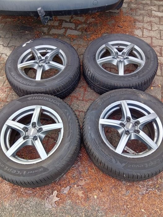 Vând genți + cauciucuri hankook  23560 r16 de iarnă impecabile