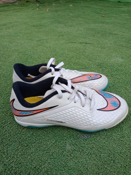 Маратонки за зала номер 34