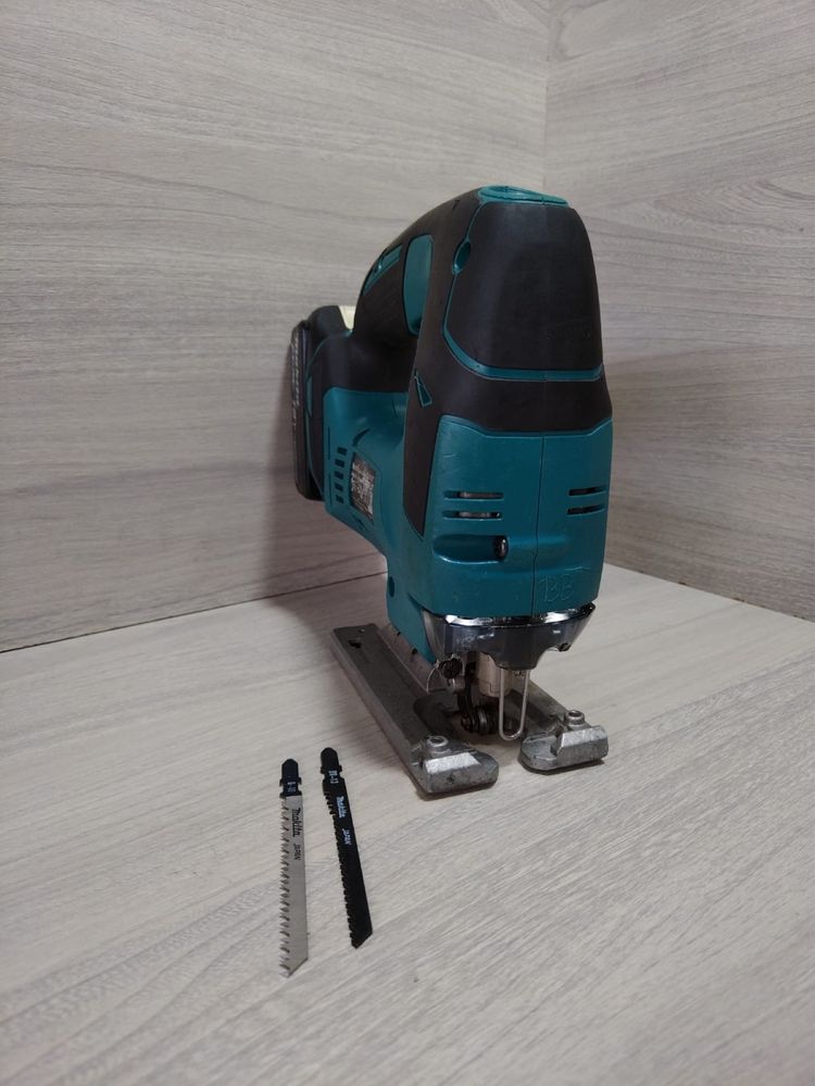 Makita DJV 182 fierăstrău pendular.perfectată starea de funcționare