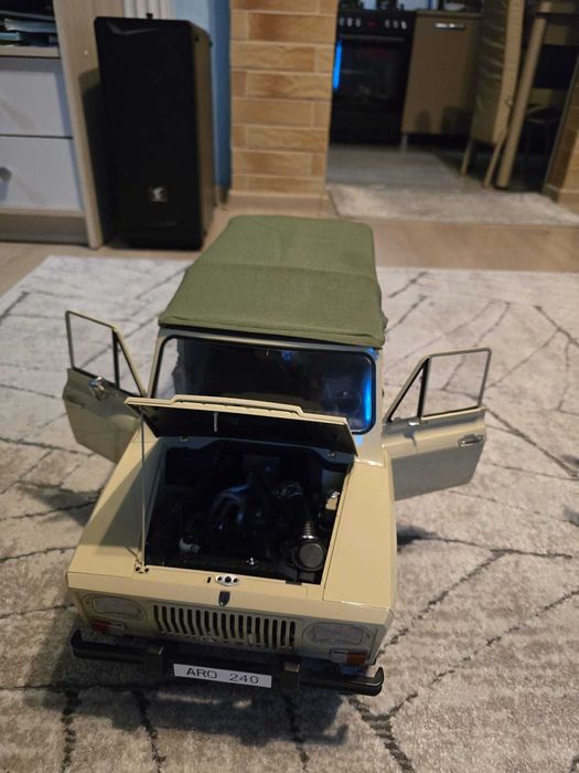 Machete Auto Colectionari Aro 240 + Dacia 1300 metal scara 1.8