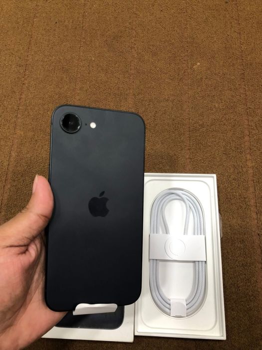 iPhone 16 E Nou cu 100% Bateria