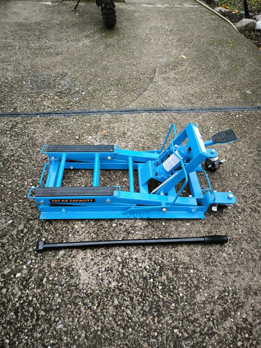 Чисто нов  хидравличен крик за мотор