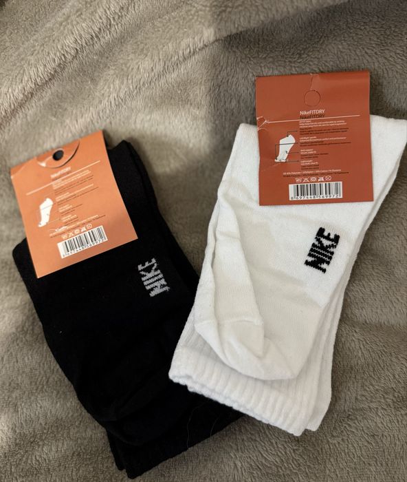 Нови мъжки чорапи.