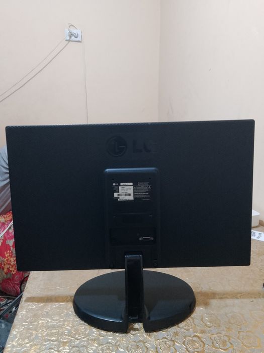 LG monitor sotiladi holati ideal