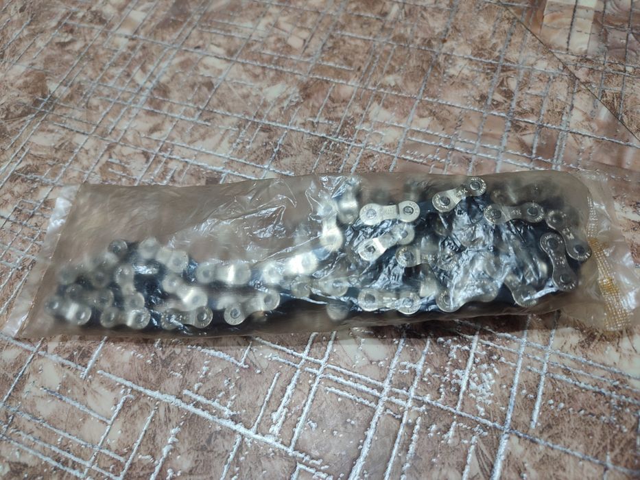 Цепь на велосипед Shimano