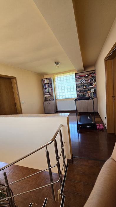 Vand sau schimb vila in zona UTA str Paltinului nr 11a