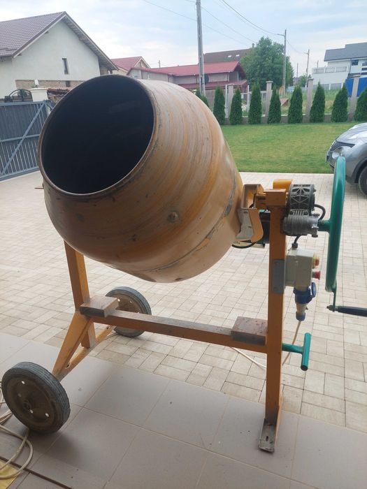 Betoniera 250l italia