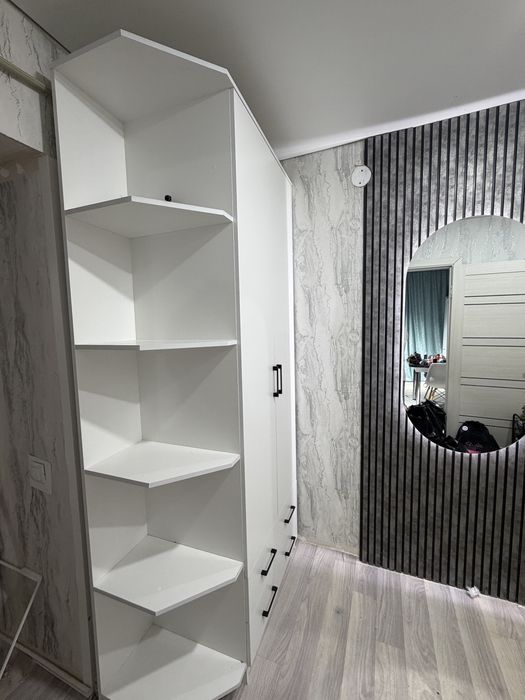 Прихожий шкаф белый