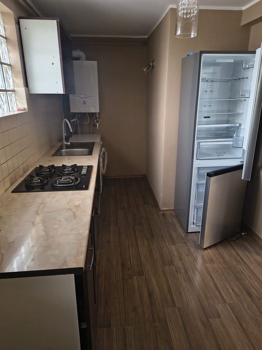 Închiriez apartament cu 3 camere