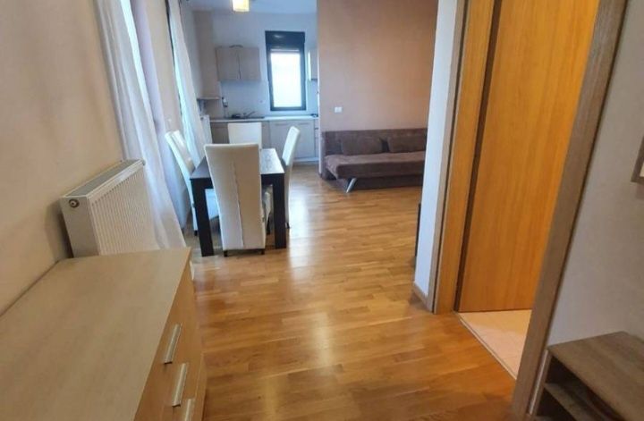 Vând apartament zona Kaufland