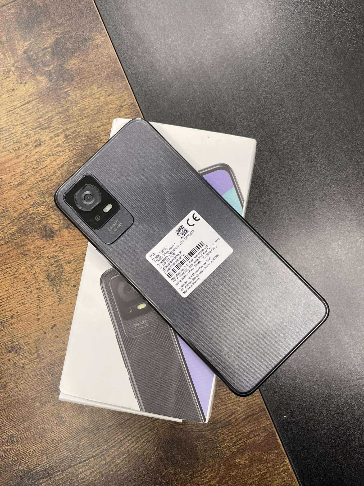 Продавам телефон TCL 405