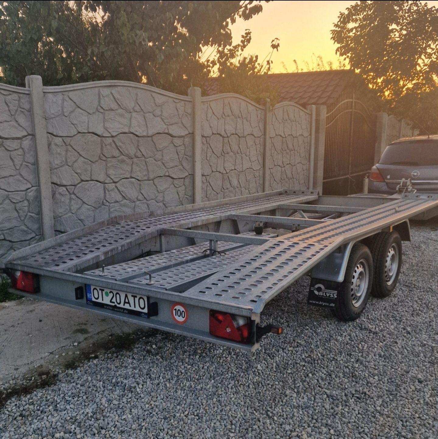 Vand/inchiriez remorci, platforma 2000kg