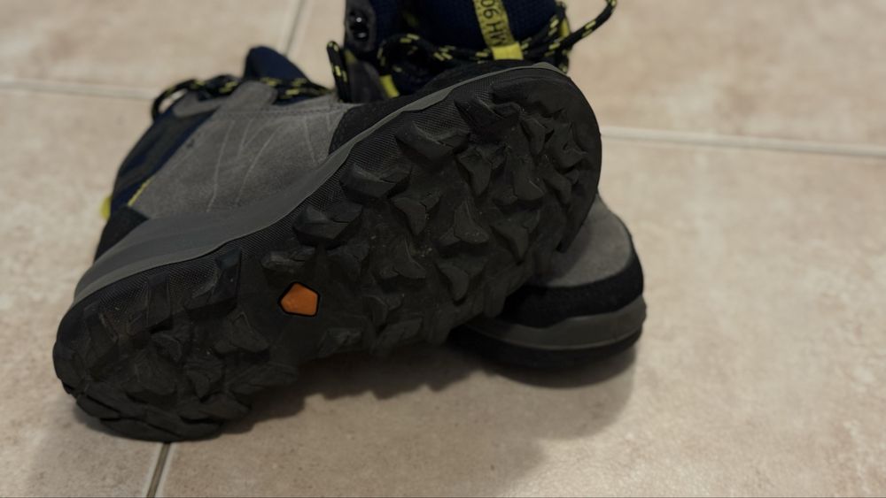 Зимни обувки - ботуши и боти- 23, 24, 26, 28