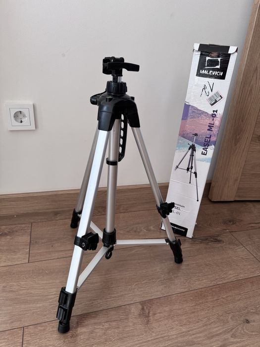 Мольберт тренога Малевичъ с ланшетом, чехлом и холстом в подарок