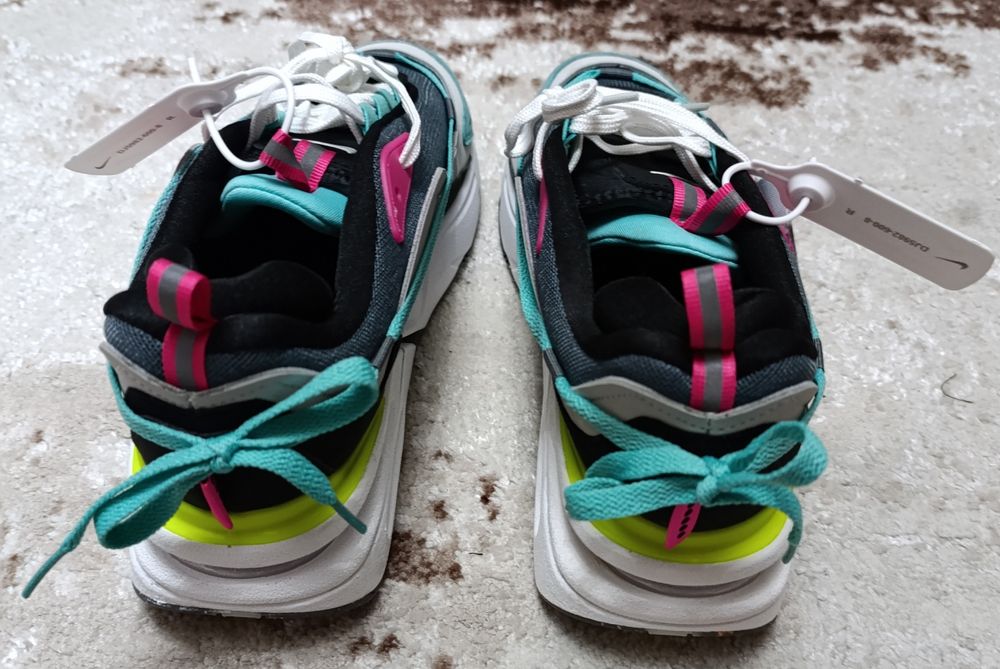 Vând adidași noi de bărbați Nike Air Max Furyosa