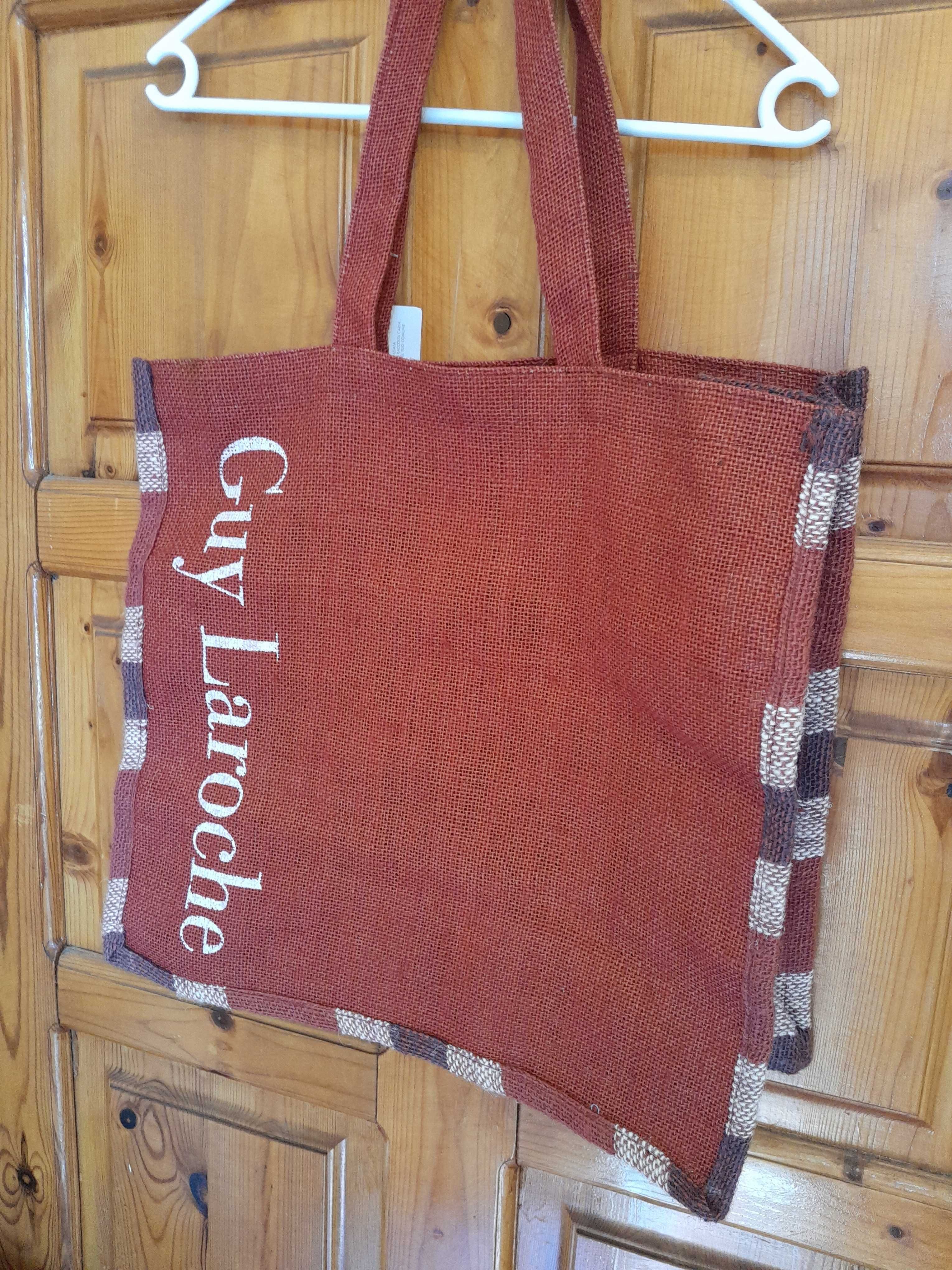 Продавам чанта за плаж Guy Laroche