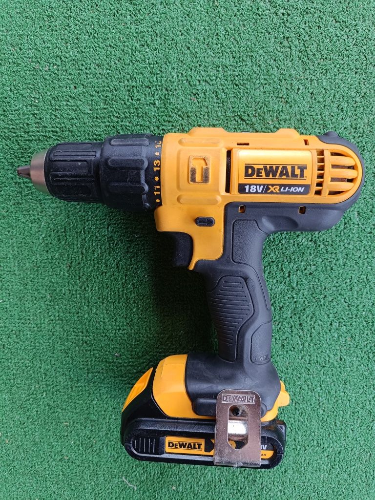 Filetantă dewalt dcd776 cu percuție
