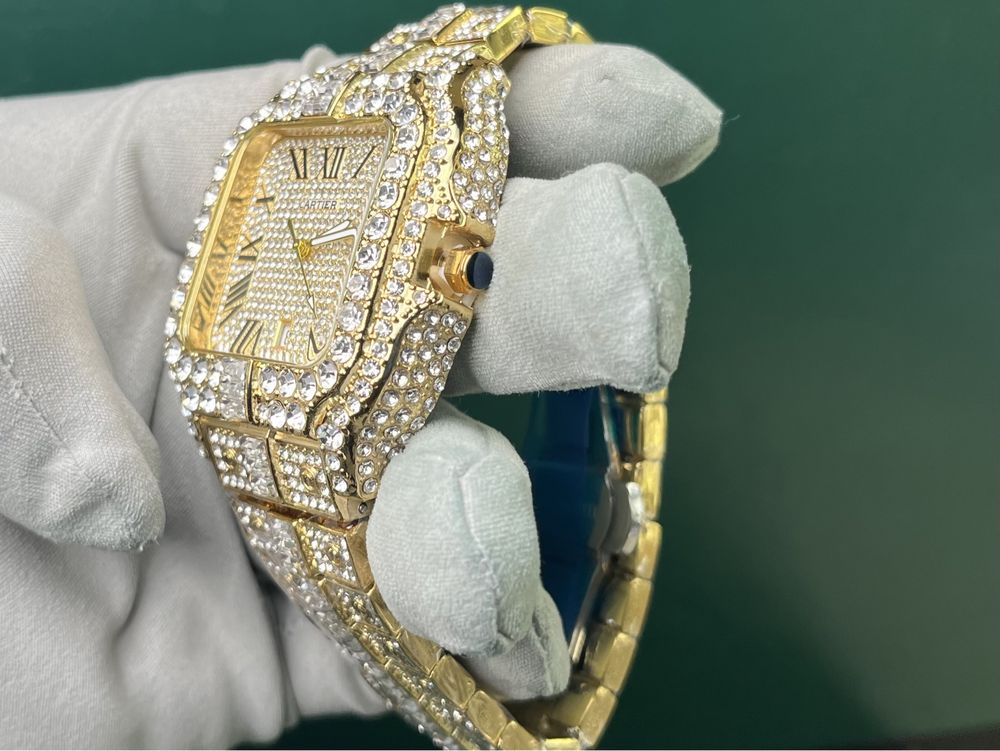 Часовник Cartier С диаманти