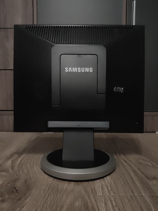 Монитор Samsung SyncMaster 740n