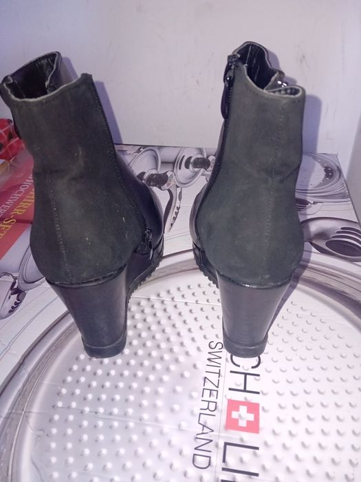 Ghetuțe înalte elegante