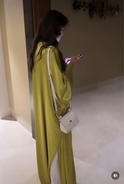 Абайка в боготым зеленым цвете