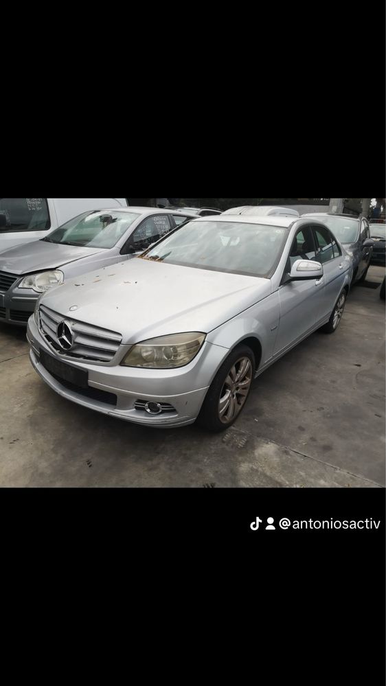 Dezmembrez Mercedes C220 break/sedan 2.2d